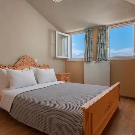 Melanthi Urban Apartment
